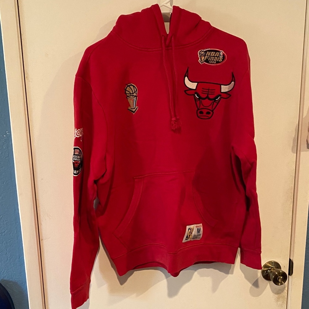 Mitchell and ness Chicago bulls HWC sweater size M.